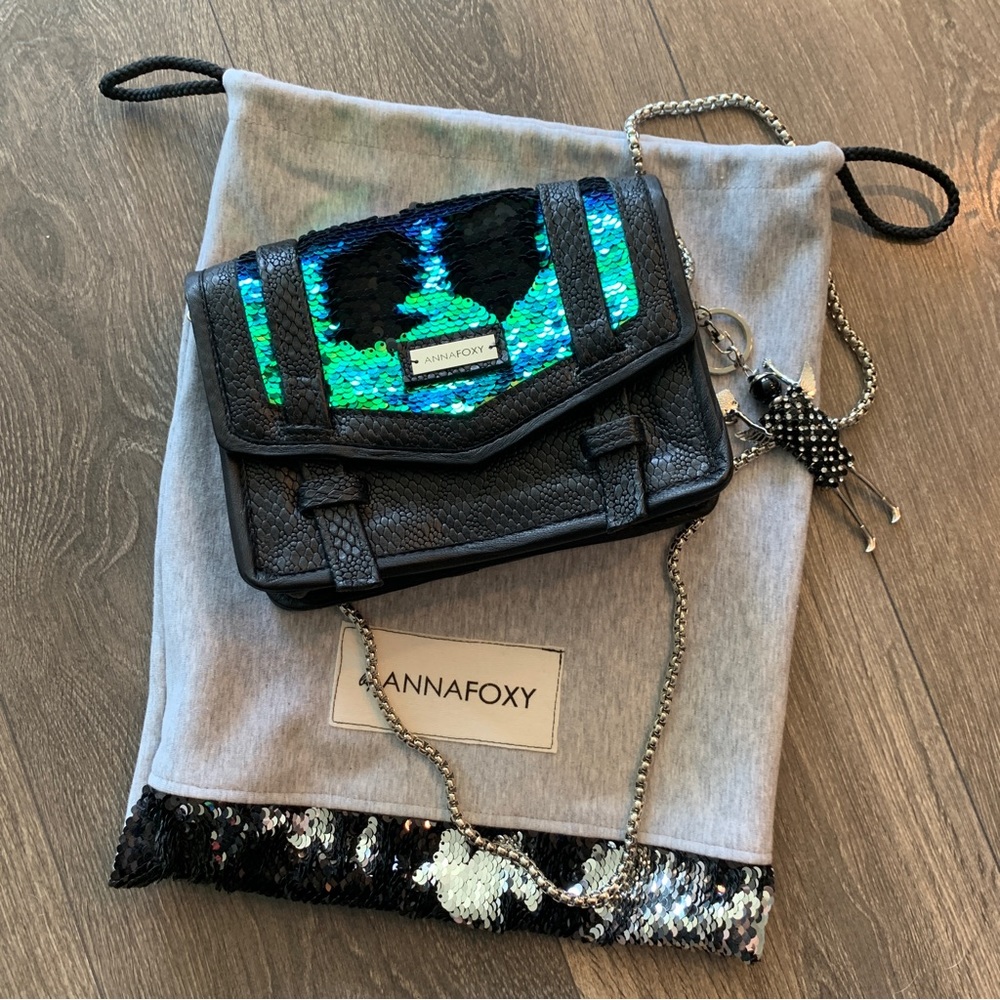 Brand new🎈leather black chameleon sequins clutch